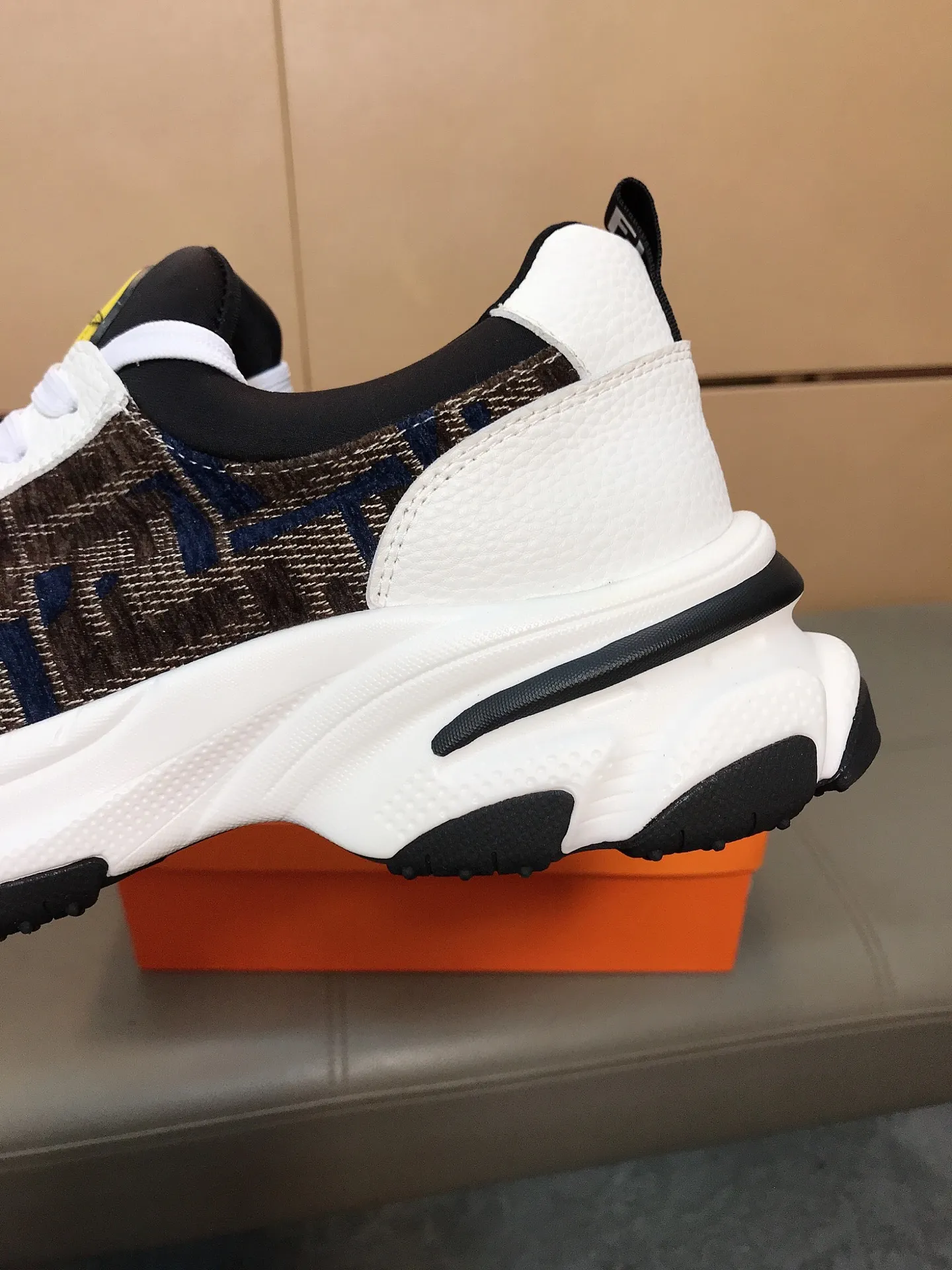 Factory price 442 💥💥🔺🔺FENDI [Fendi] Men’s new casual shoes are a hit! , that kind of calm connotation️elegant taste is indescribable to start the journey of fashionable shoes💍💍to cope with various occasions calmly! The momentum of the big names speaks for itself! Comfortable and comfortable on the feet! Materials: Imported printed materials, stitched with cowhide design, sheepskin feet, a fashion must-have! Code number: 38-44